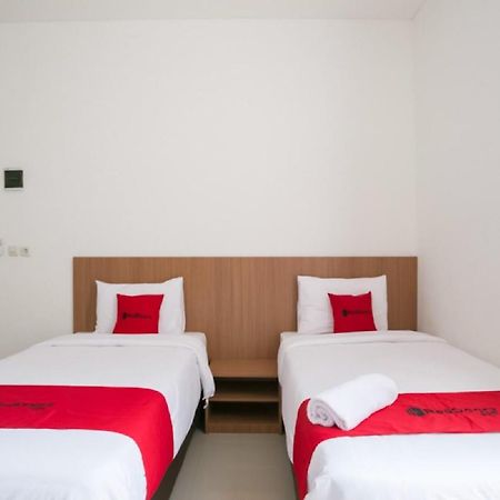 Albergue Reddoorz Syariah Near Lapangan Pancasila Simpang Lima Semarang Exterior foto